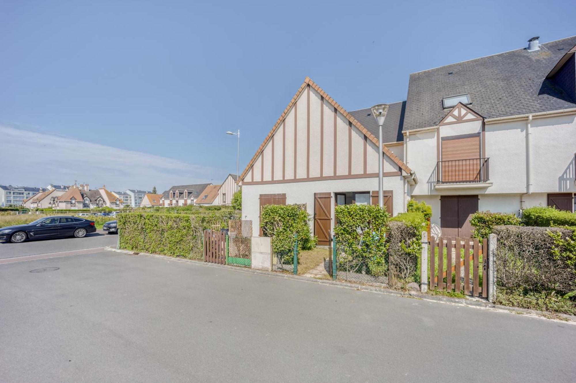 Le Petit Normand - Studio Avec Jardin A 500 M De La Plage Courseulles-sur-Mer Esterno foto